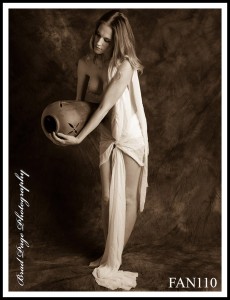 FAN110 - Lady and the Urn